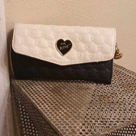 Betsy Johnson Crossbody/Clutch - Picture 10 of 10